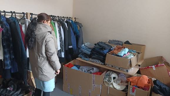 В Татарске нуждающиеся семьи получают помощь от земляков благодаря социальному складу